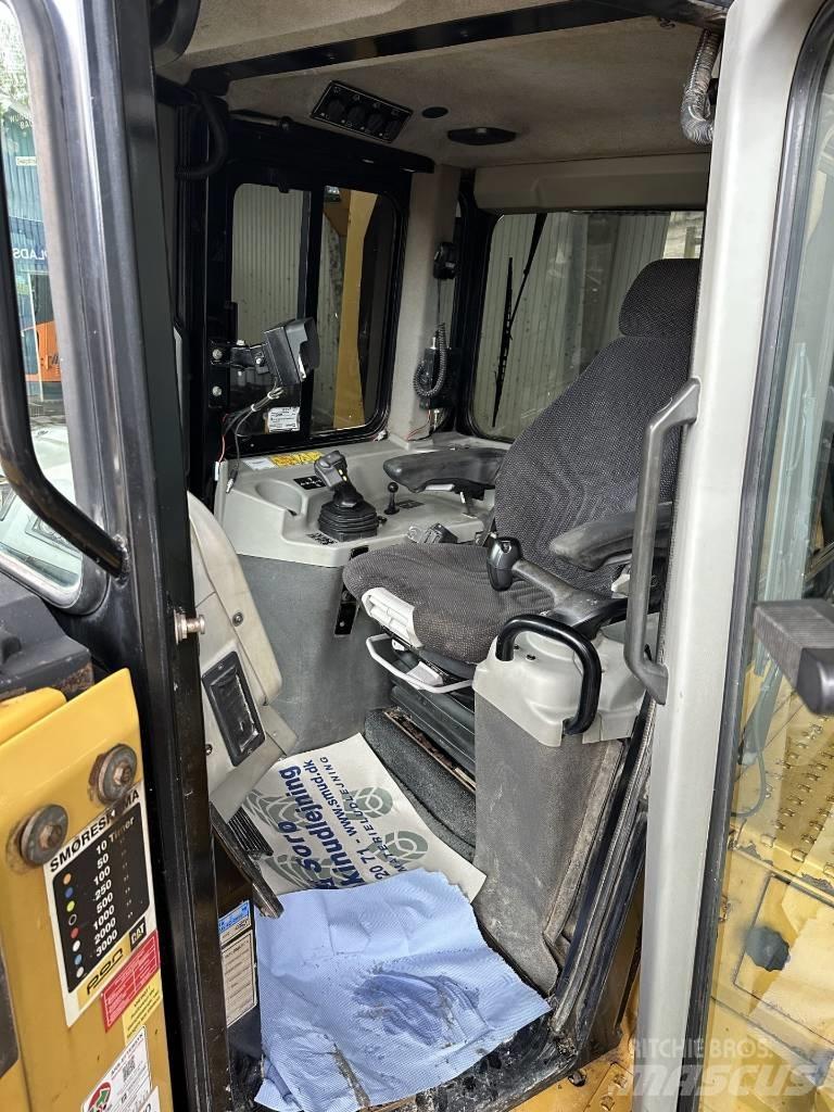 CAT D 6 T LGP ブルドーザー