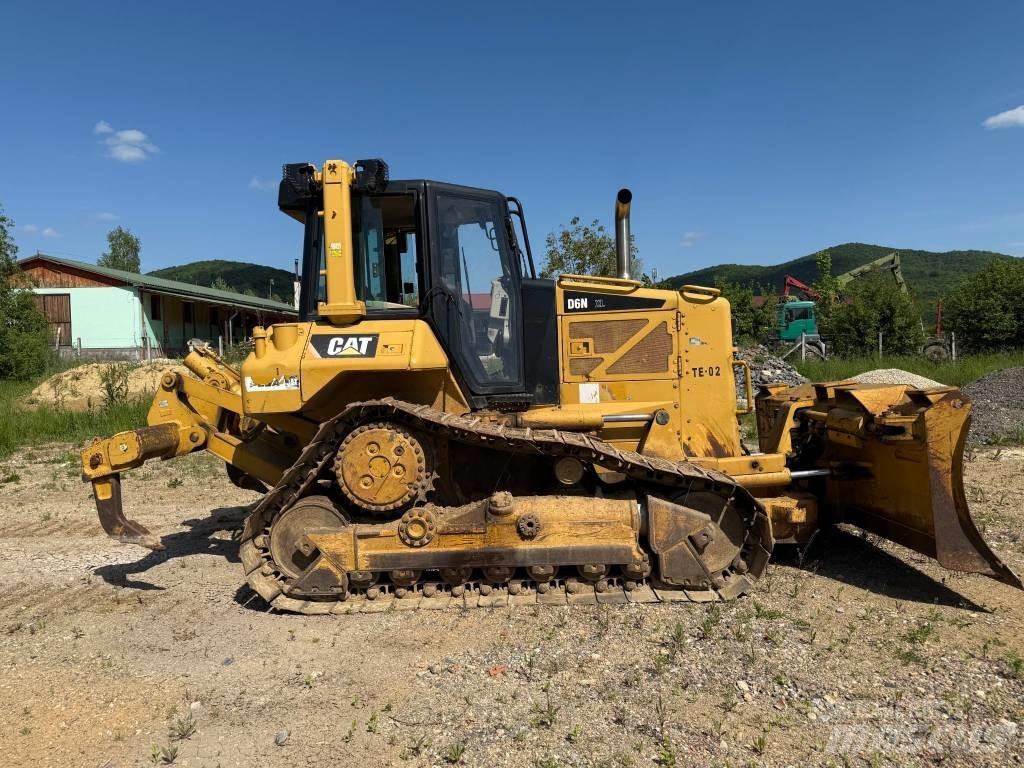 CAT D6N XL ブルドーザー