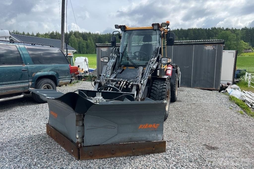 LM Trac 586 ツールキャリア