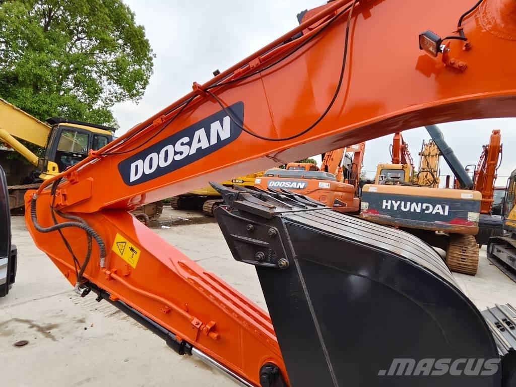Doosan DX 225 LC 大型油圧ショベル12t以上（パワーショベル・ユンボ）