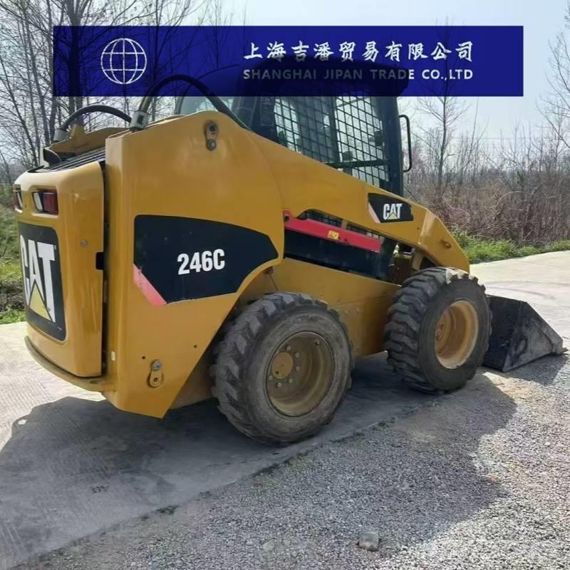CAT 246 C スキッドステアローダー