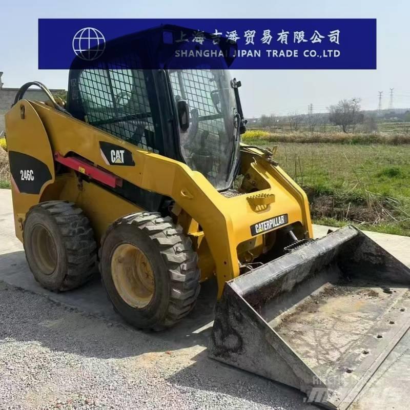 CAT 246 C スキッドステアローダー