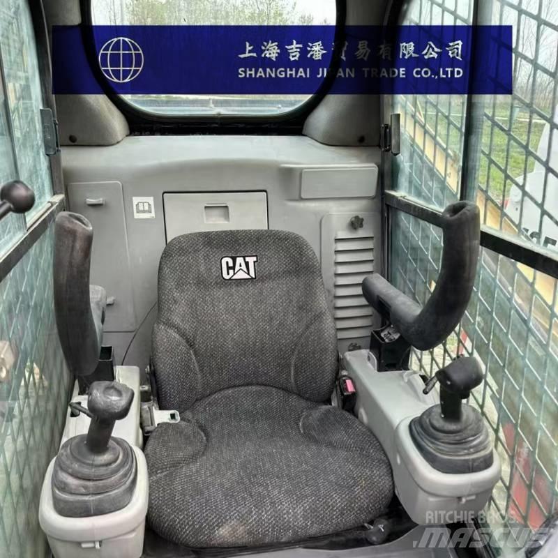 CAT 246 C スキッドステアローダー
