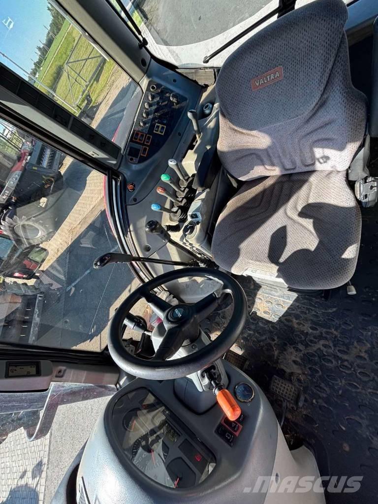 Valtra T 193 トラクター