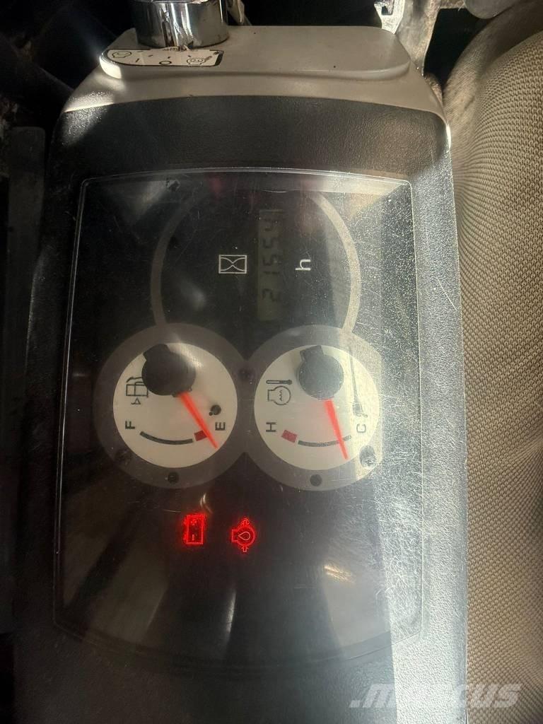 Komatsu PC 27 ミニ油圧ショベル 7t以下（ミニユンボ・ミニディガー）