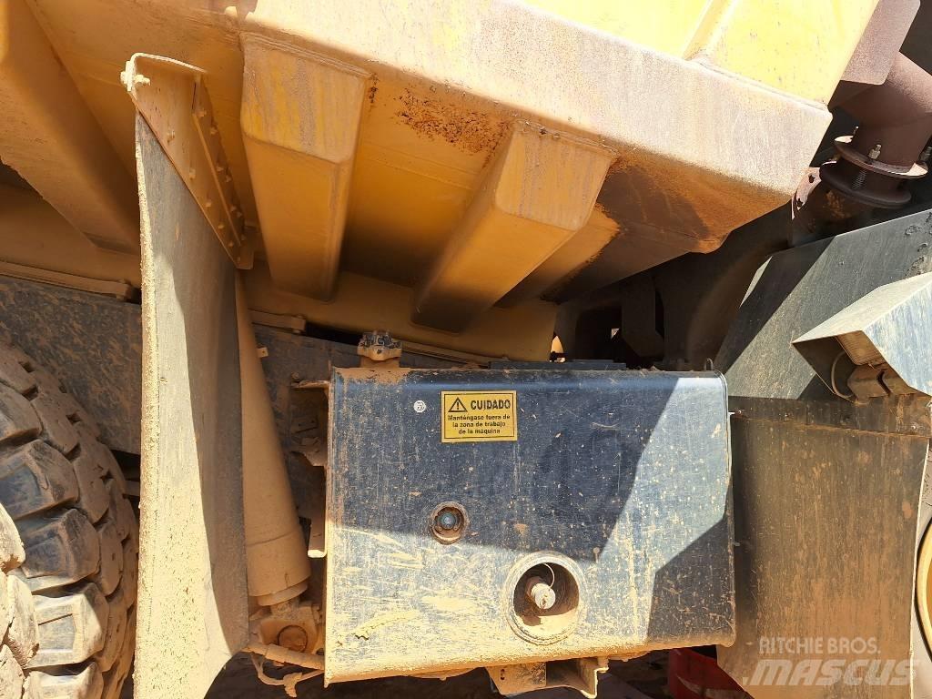 Komatsu HD605-7EO リジットフレーム式ダンプトラック