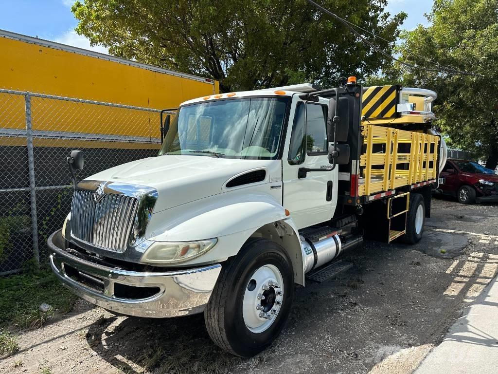International 4300 平ボディー