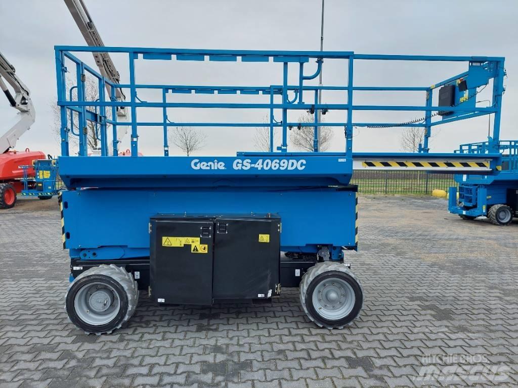 Genie GS 4069 DC シザースリフト