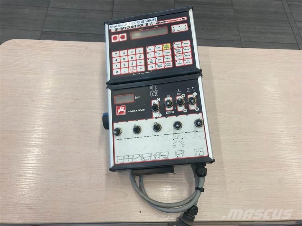 Amazone UF1000 牽引型スプレイヤー