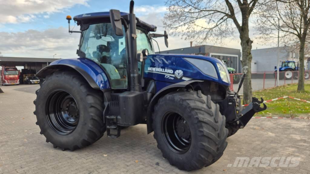New Holland T 7.230 トラクター