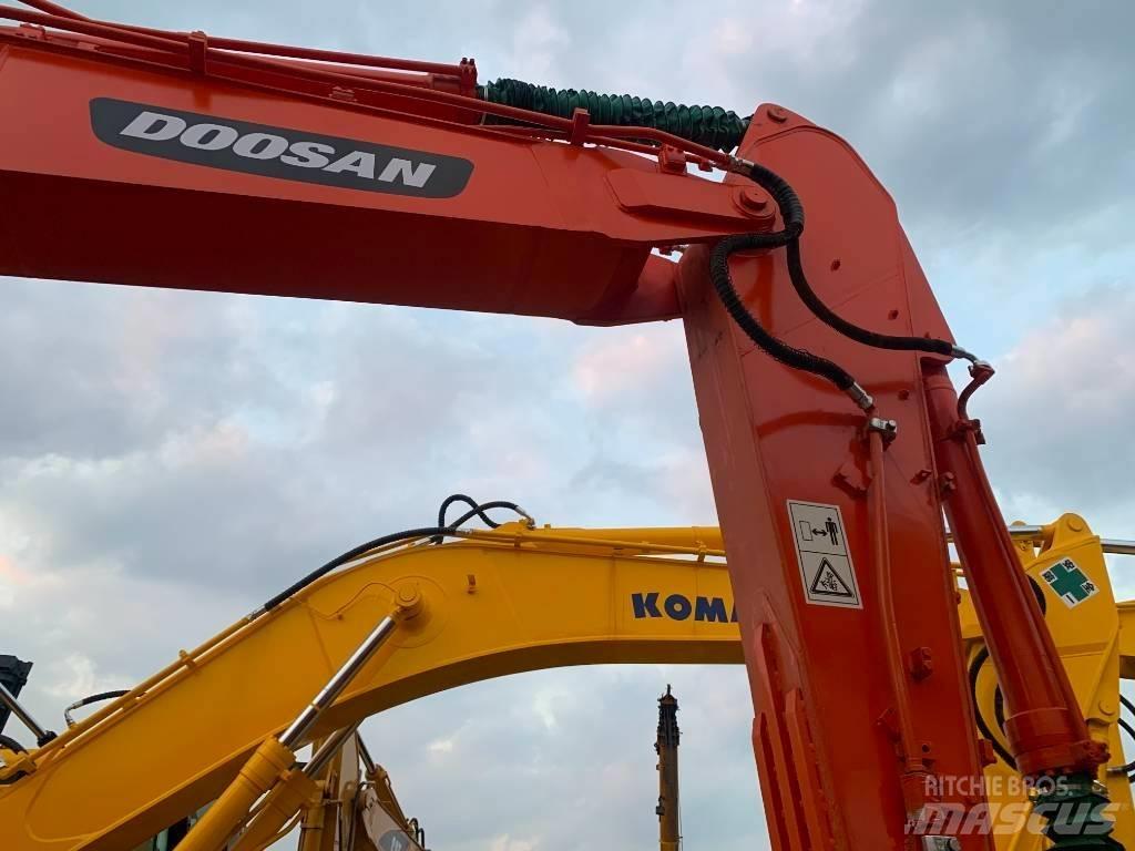 Doosan DX 225 LC 大型油圧ショベル12t以上（パワーショベル・ユンボ）