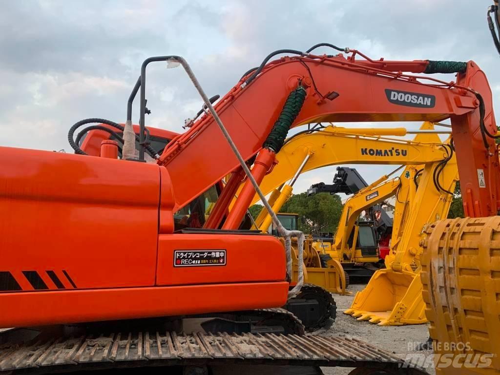 Doosan DX 225 LC 大型油圧ショベル12t以上（パワーショベル・ユンボ）