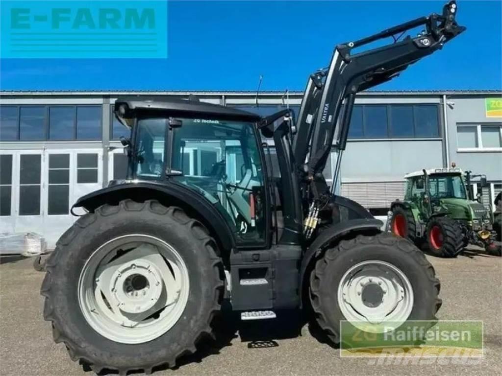 Valtra g135v 1b9 トラクター