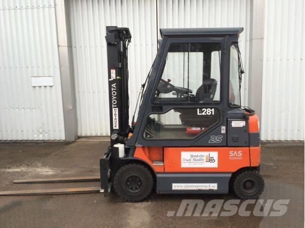 Toyota 7 FB MF 25 バッテリーフォークリフト
