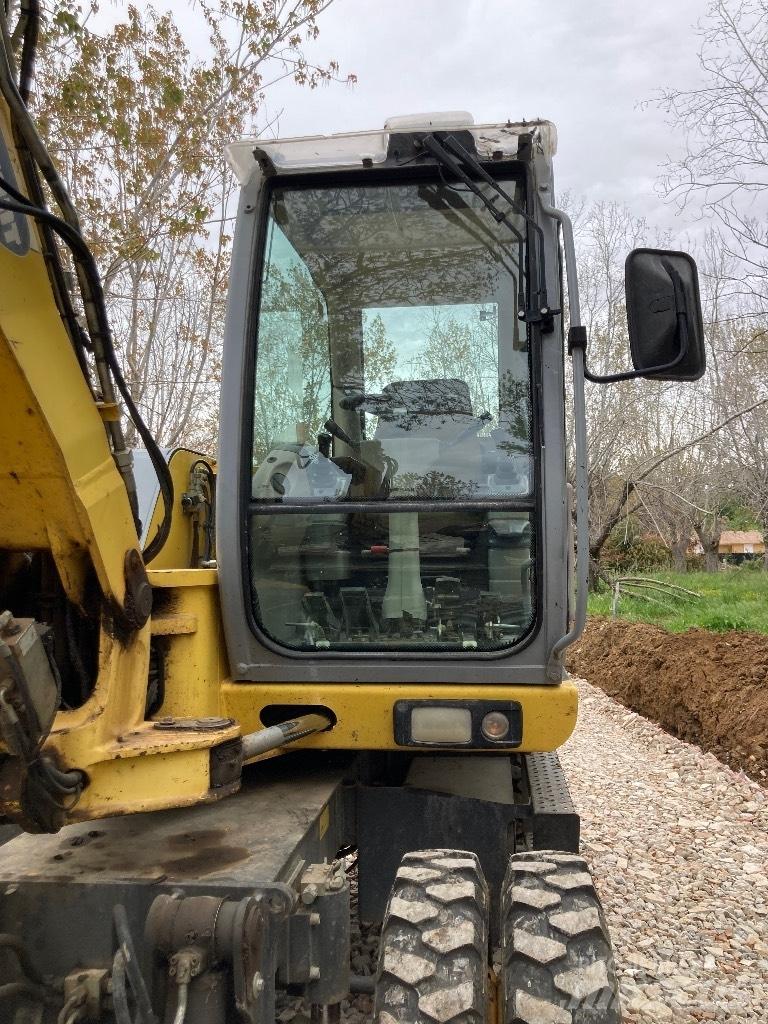 New Holland MH 2.6 ホイール式油圧ショベル（パワーショベル・ユンボ・バックホー）