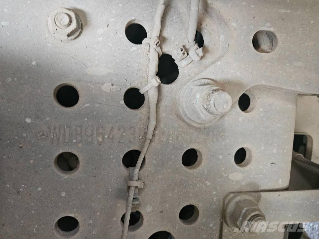 Mercedes-Benz 3951K サイト　ダンプ