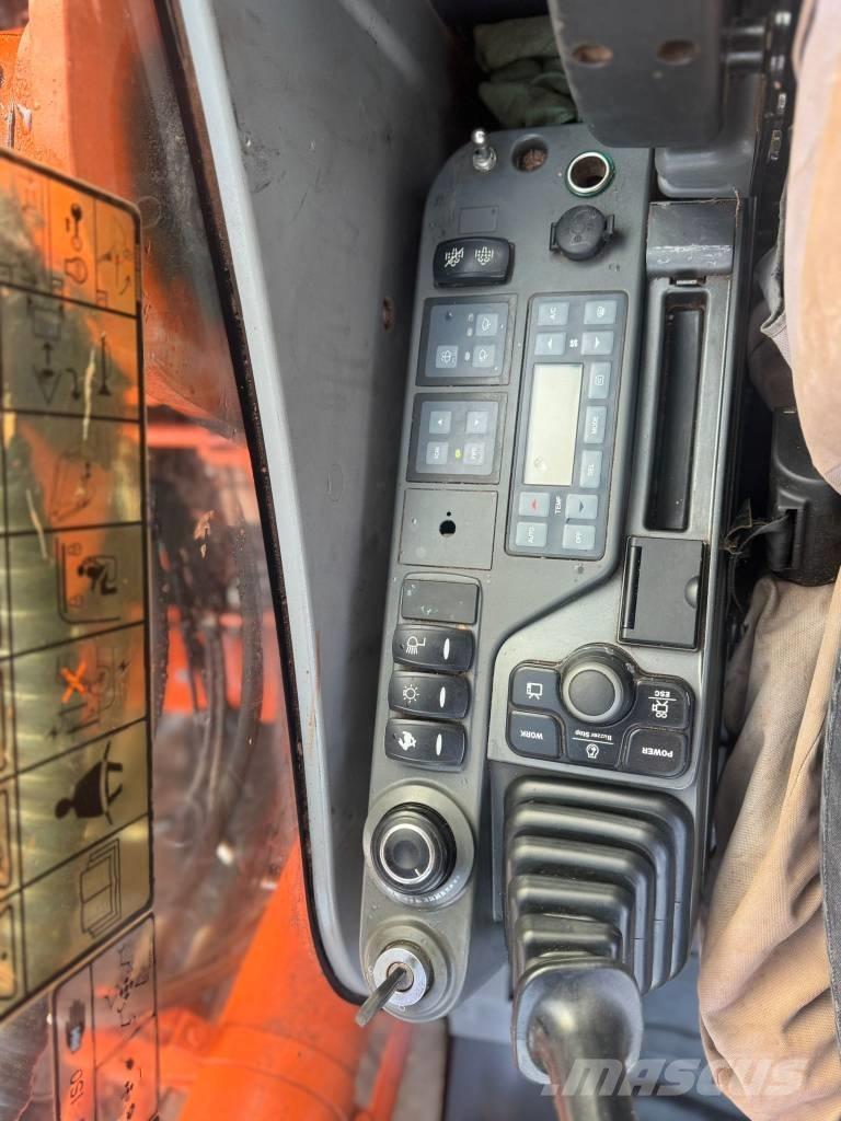 Doosan DX 225 LC 大型油圧ショベル12t以上（パワーショベル・ユンボ）