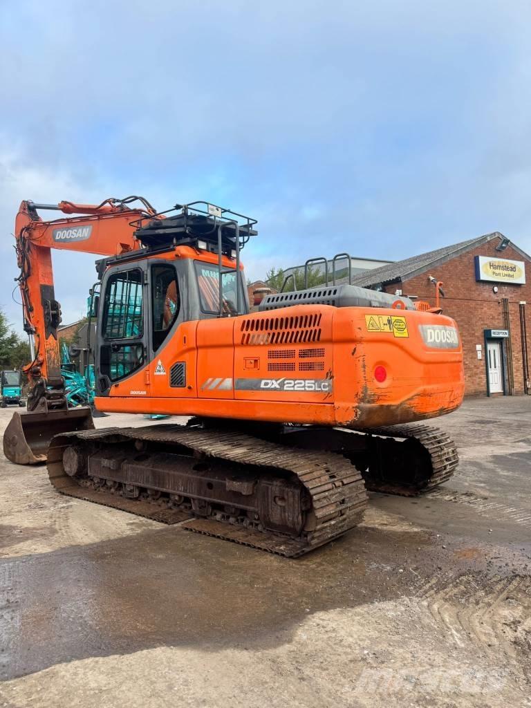 Doosan DX 225 LC 大型油圧ショベル12t以上（パワーショベル・ユンボ）