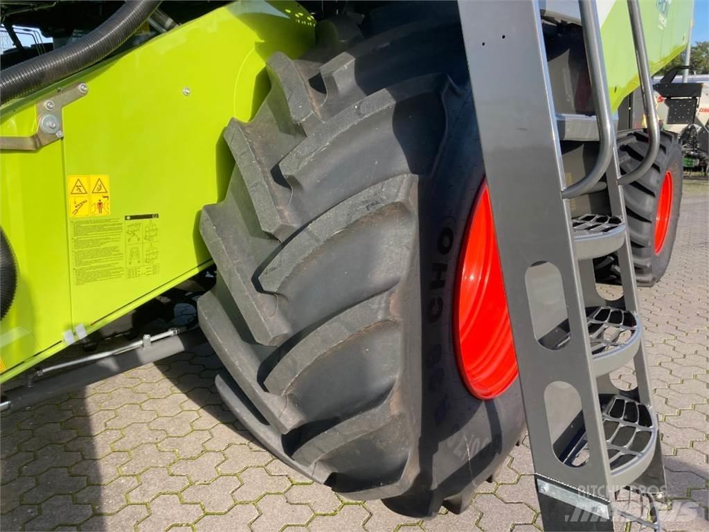 CLAAS Trion 730 コンバイン