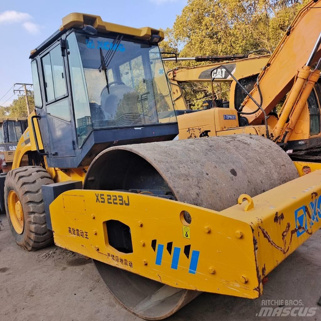 XCMG XS 143 J 振動ローラ