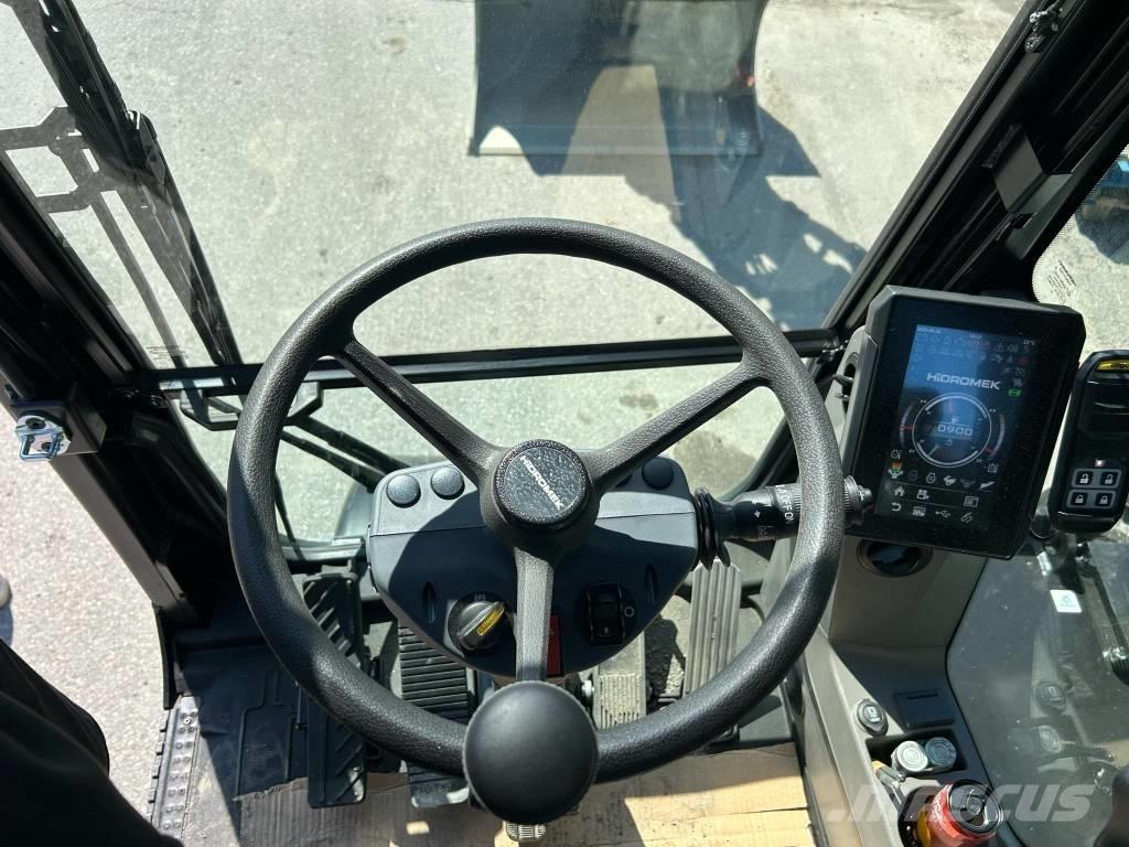 Hidromek HMK 150 WR ホイール式油圧ショベル（パワーショベル・ユンボ・バックホー）