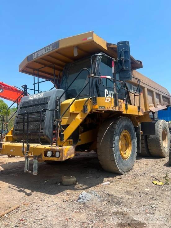 CAT 773 F アーティキュレート式ダンプトラック