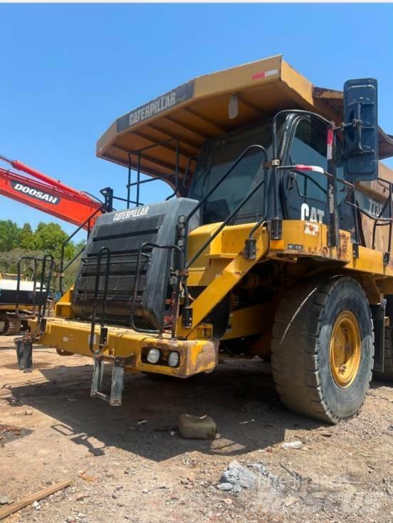 CAT 773 F アーティキュレート式ダンプトラック