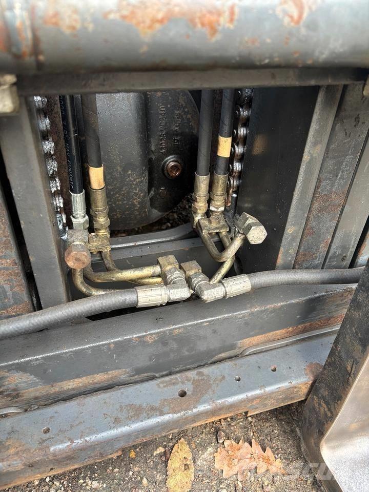 Nissan UGD02 A 30 PQ LPGフォークリフト