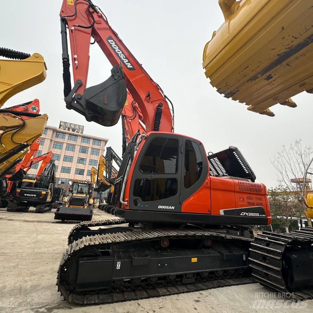 Doosan DX225LC-9 大型油圧ショベル12t以上（パワーショベル・ユンボ）