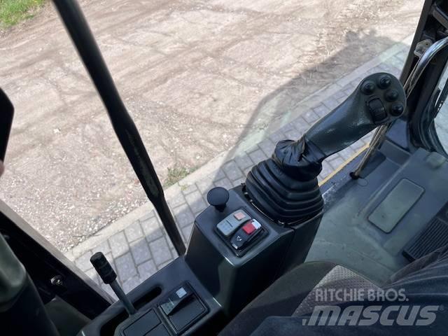 CAT M 315 D ホイール式油圧ショベル（パワーショベル・ユンボ・バックホー）