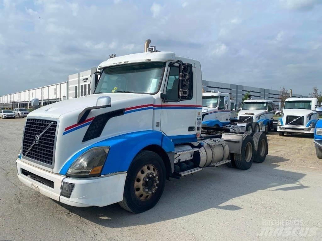 Volvo VNL 中古トラクターヘッド | トレーラーヘッド