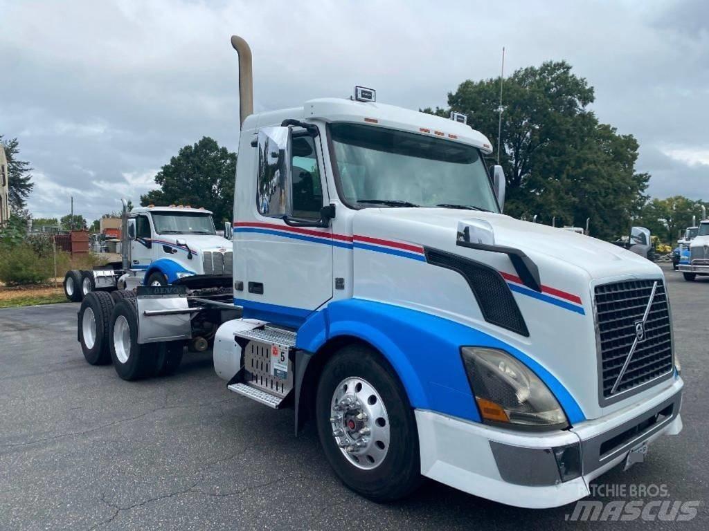 Volvo VNL 中古トラクターヘッド | トレーラーヘッド