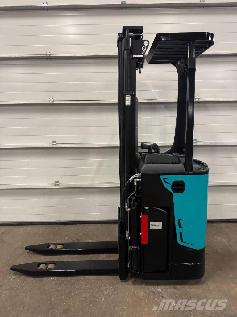 Mitsubishi SBR 12 N 自走式スタッカー