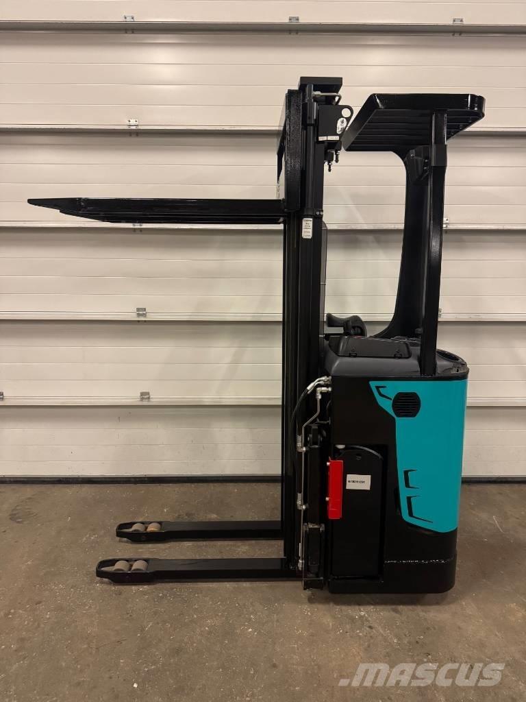 Mitsubishi SBR 12 N 自走式スタッカー