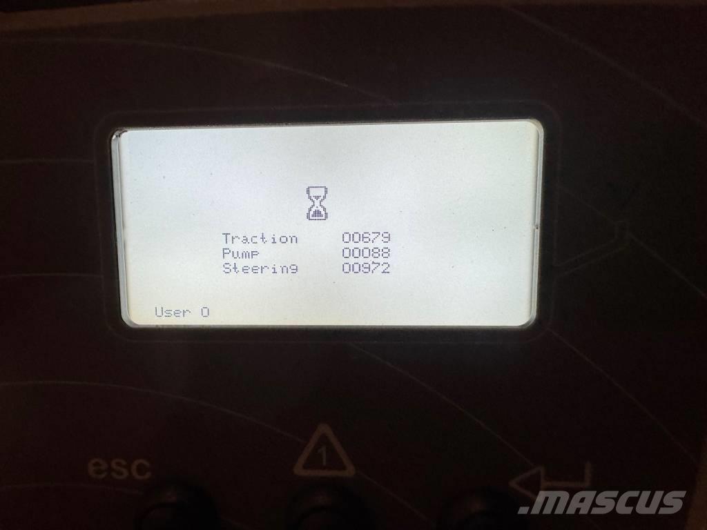 Mitsubishi SBR 12 N 自走式スタッカー