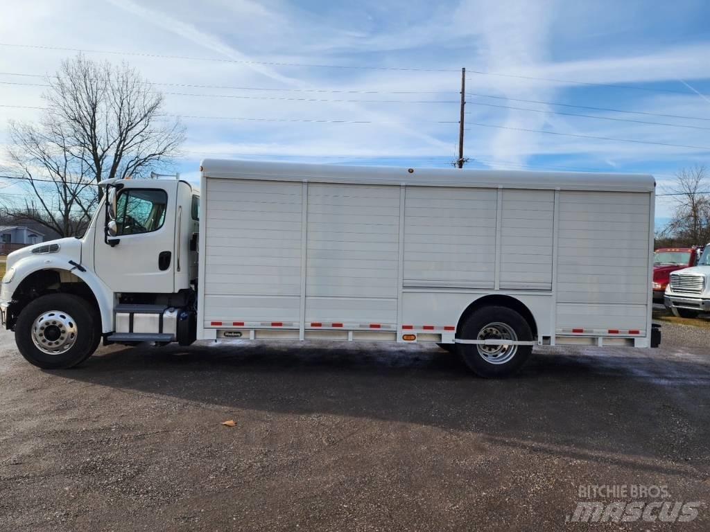 Freightliner M2 飲料運送車両