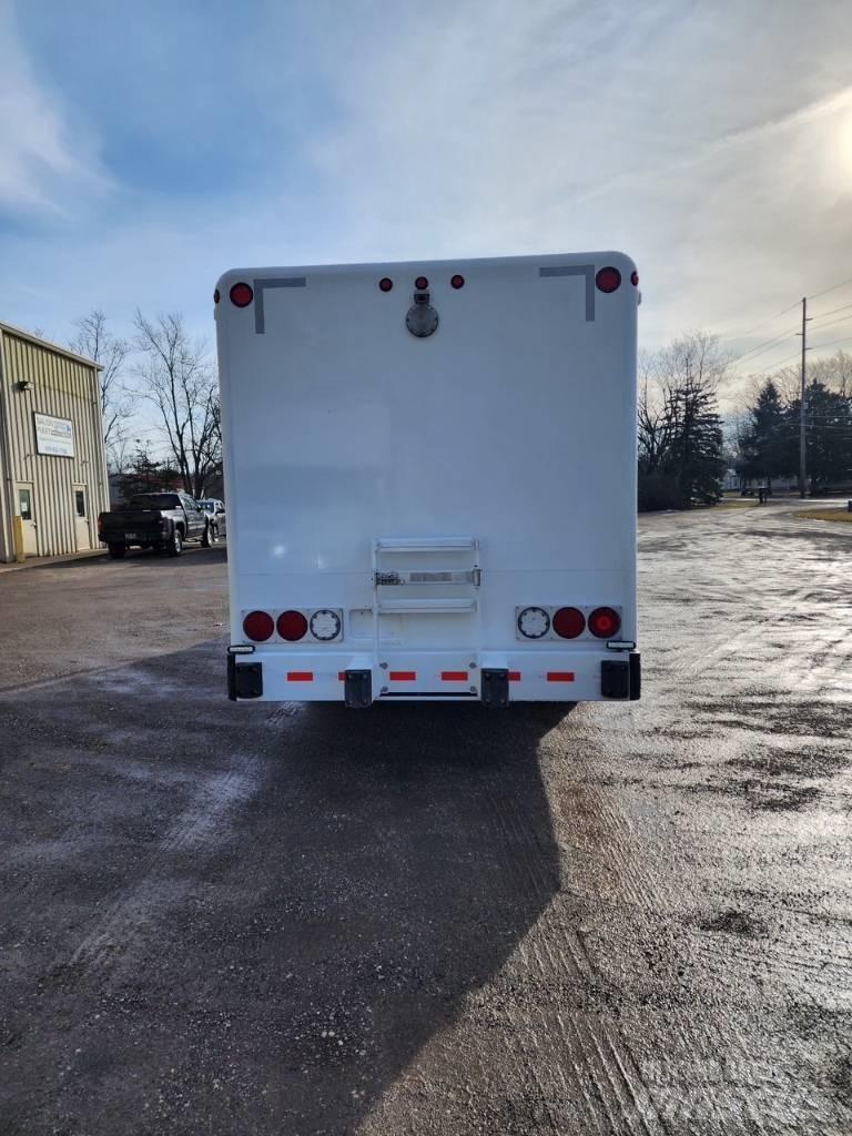 Freightliner M2 飲料運送車両