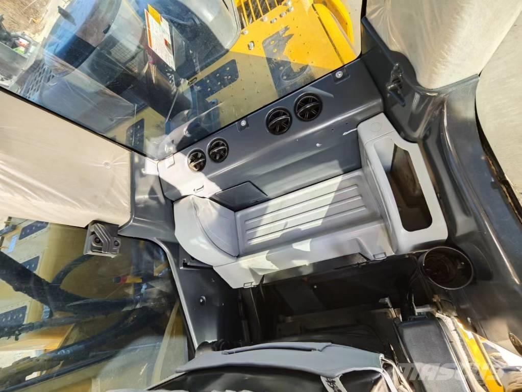 Komatsu PC 240-8 大型油圧ショベル12t以上（パワーショベル・ユンボ）