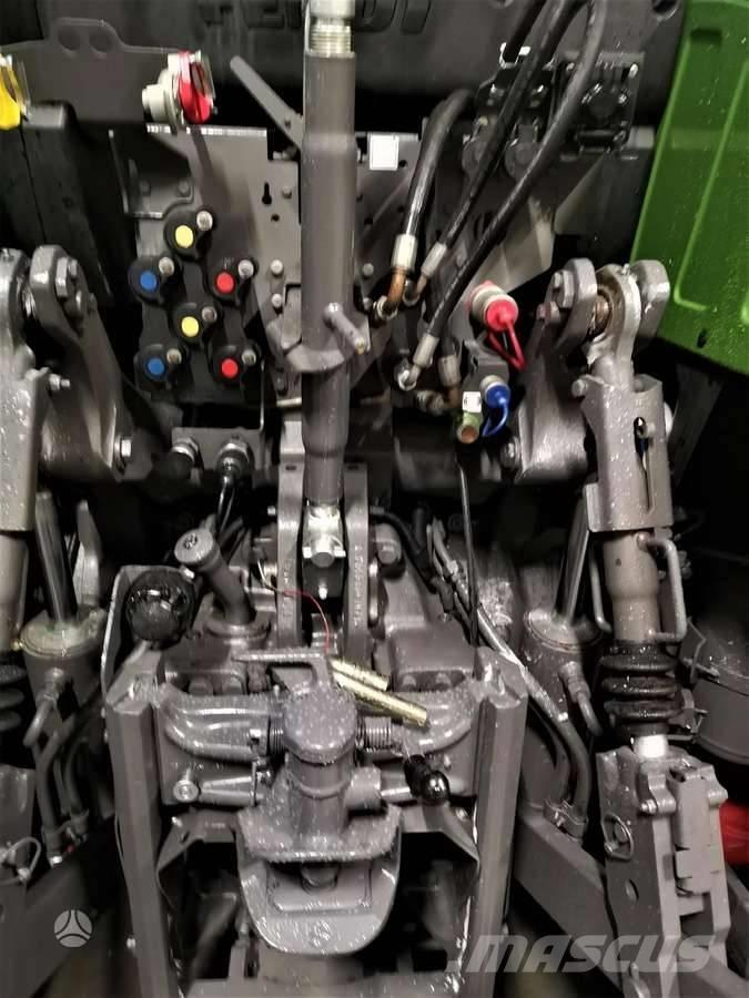 Fendt 718 Vario トラクター