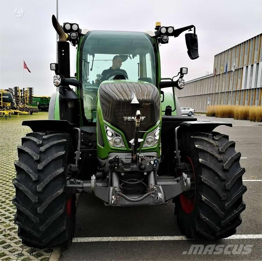 Fendt 718 Vario トラクター
