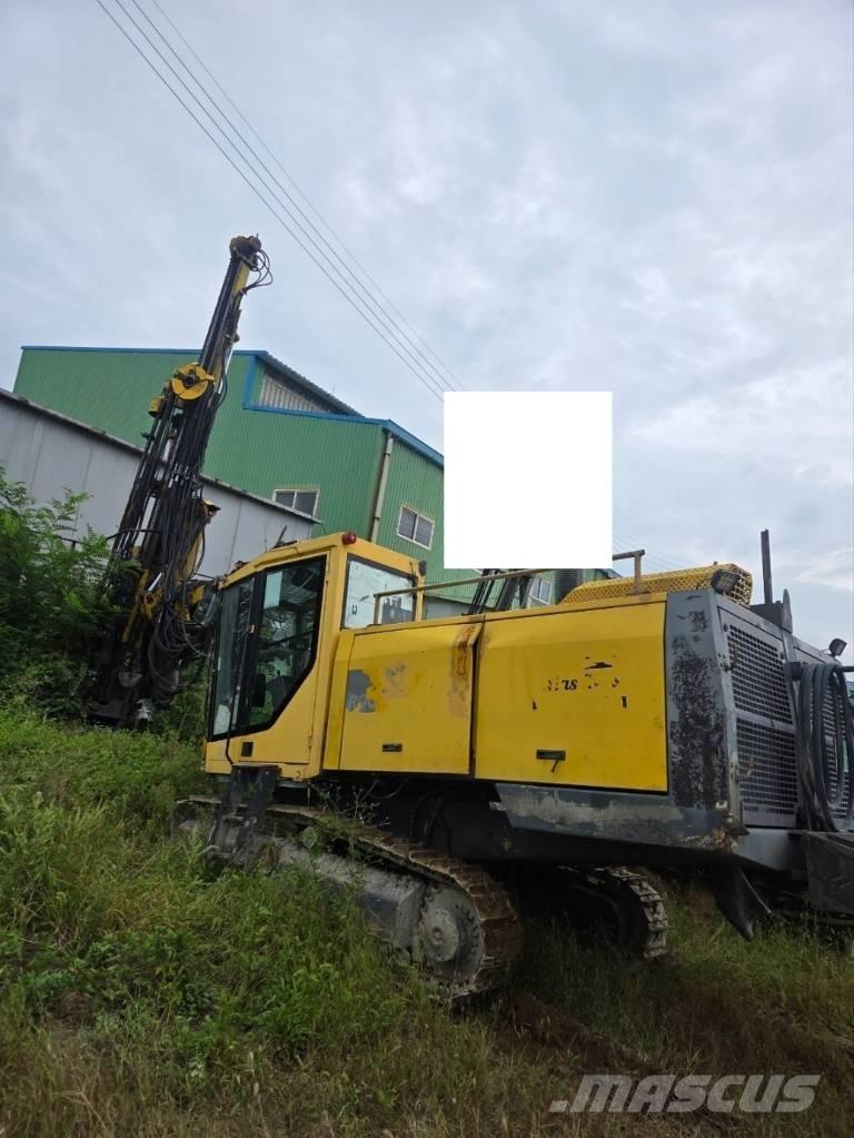 Atlas Copco ROC F9 サーフェイスドリルリグ