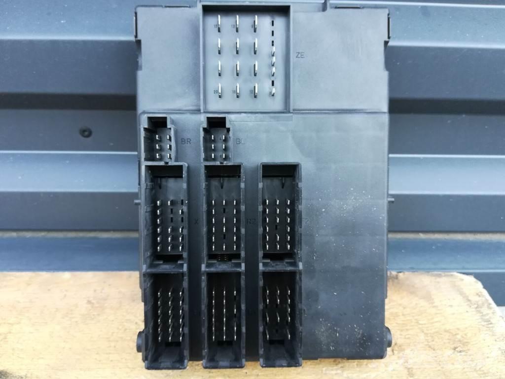 Volvo ECU 電子機器