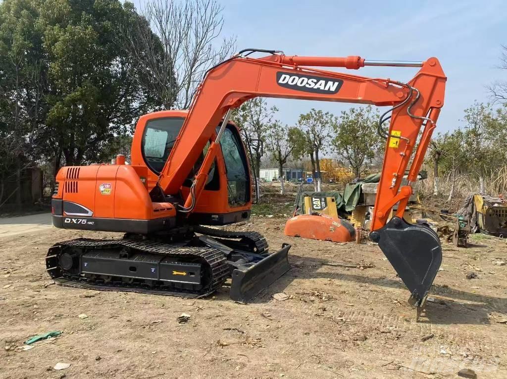 Doosan DX 75-9 C 中型油圧ショベル 7ｔ-12ｔ（ユンボ・パワーショベル・バックホー）