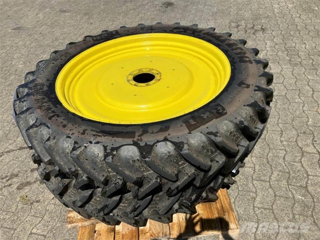 BKT 320/90R42 タイヤ、ホイル、リム
