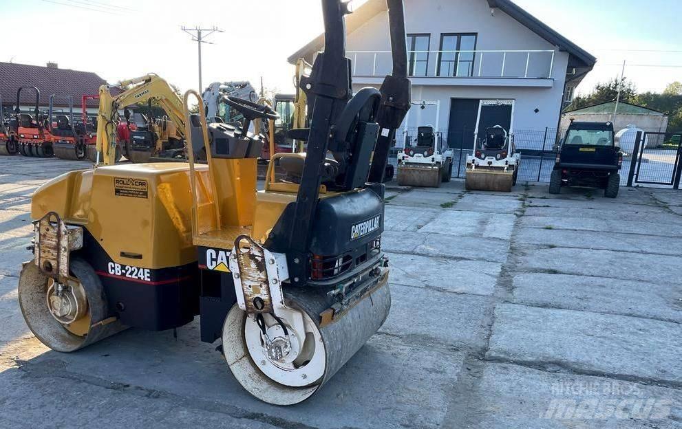 CAT CB 224 E タンデムローラ