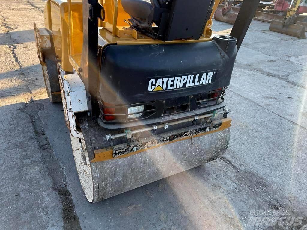 CAT CB 224 E タンデムローラ