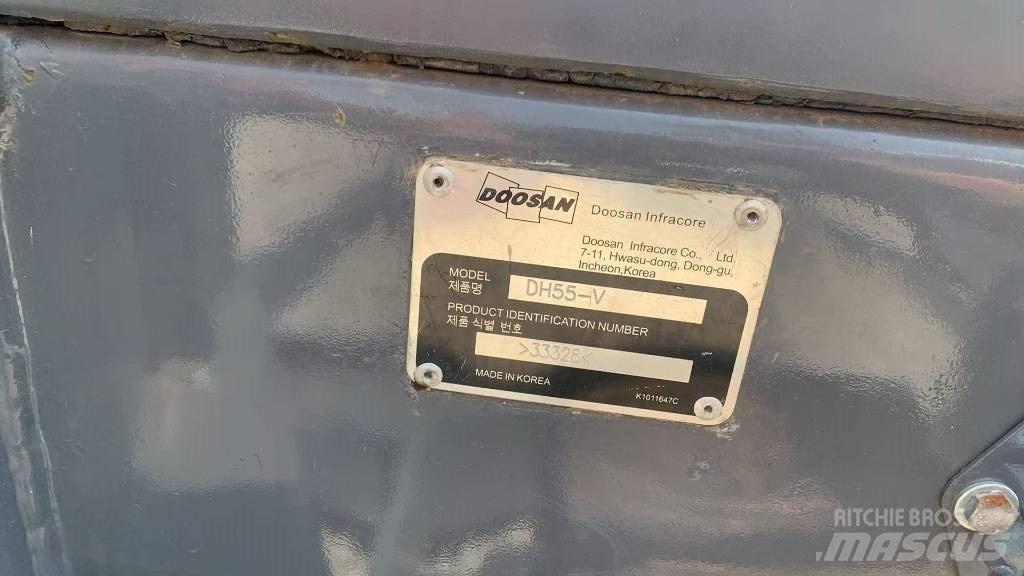 Doosan DH 55 ミニ油圧ショベル 7t以下（ミニユンボ・ミニディガー）