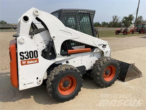 Bobcat S 300 スキッドステアローダー