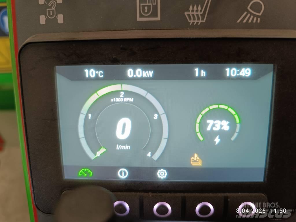Avant E527 多目的ローダー
