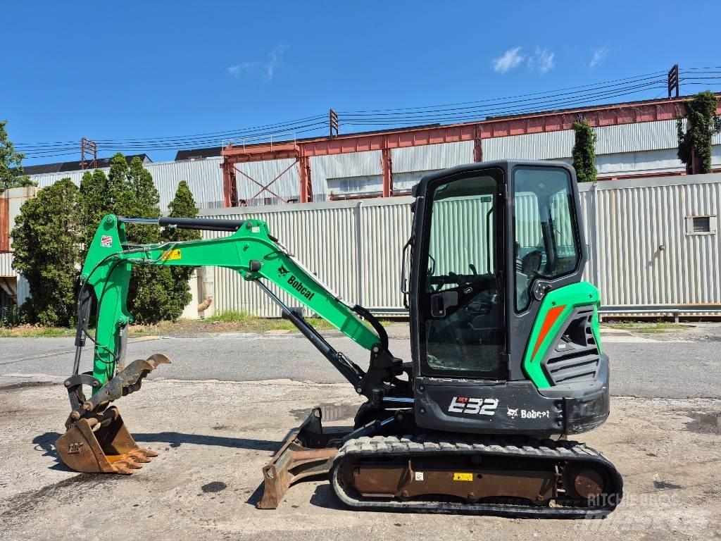 Bobcat E 32i ミニ油圧ショベル 7t以下（ミニユンボ・ミニディガー）
